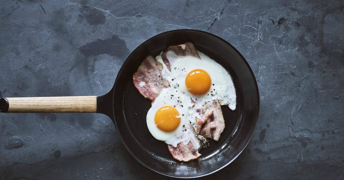 Vermicular  Sunny-Side Up Eggs and Bacon